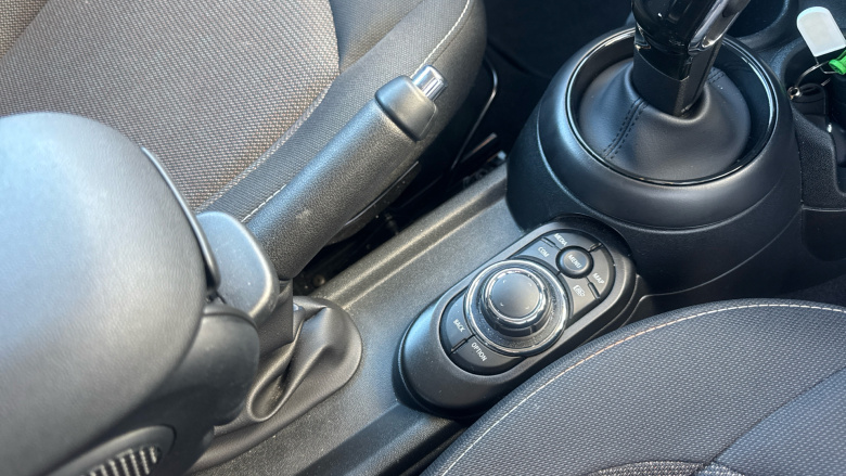 MINI Hatchback 1.5 Cooper Classic 3dr Auto Petrol Hatchback